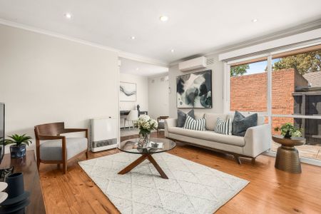 Spacious 4 Bedroom + Study Family Home in Prime Keysborough Location - Photo 5