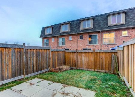 For Lease - 5 Burtonbury Lane, Ajax, Ontario - Photo 2