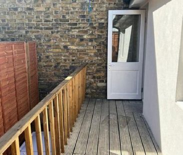 Room in a Shared Flat, Deptford High Street, SE8 - Photo 2