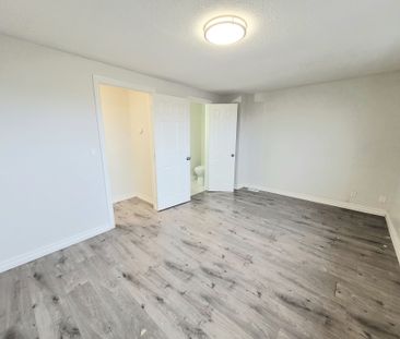 For Lease - 477 Dean Avenue Unit# 40, Oshawa, Ontario - Photo 2