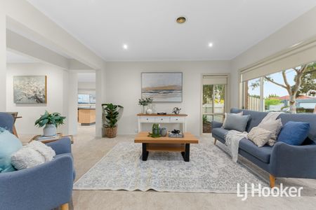 22 Lincolnheath Boulevard, Point Cook VIC, Belconnen - Photo 2