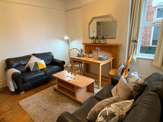 4 Bed Semi-Detached House, Earlsdon Avenue North, CV5 - Photo 1