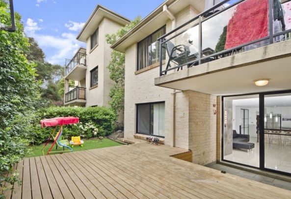 Spacious Modern 2 Bedroom Unit With Courtyard Deck! - Photo 1