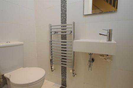 1 bedroom in a house share to rent - Photo 4