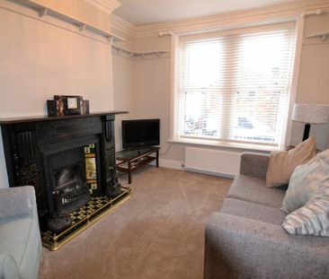 3 bedroom end of terrace house to rent - Photo 4