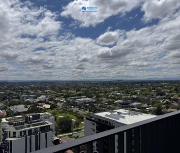 Sunny & Modern 2-Bedroom Apartment with Car Park in Box Hill! - Photo 3