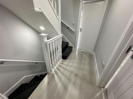 3 bedroom flat to rent - Photo 4