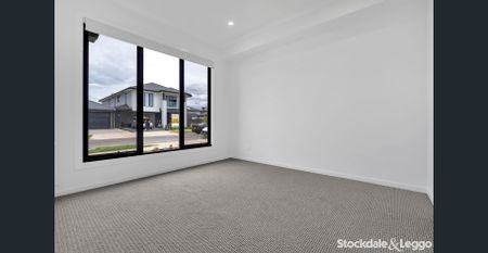 Near New 3-Bedroom Home for Lease in Truganina's Grandview Estate - Photo 4