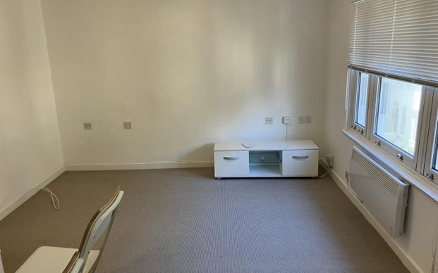 West Street, Worthing - Photo 1