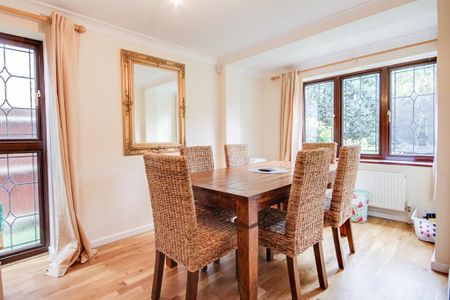 4 bedroom detached house to rent - Photo 3