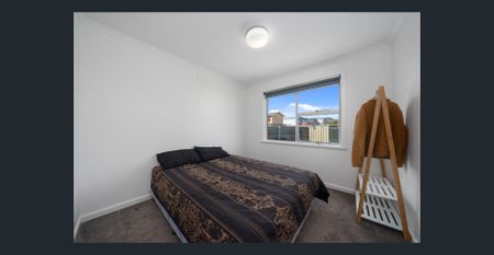 Three Bedroom Family Home - Photo 4