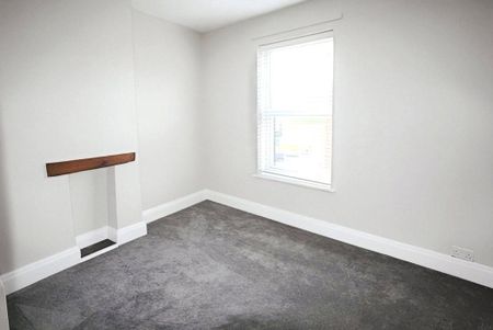 2 bedroom end of terrace house to rent - Photo 3