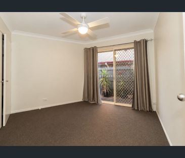 Walk to the Beach & Shops – Relaxed Kingscliff Living - Photo 4