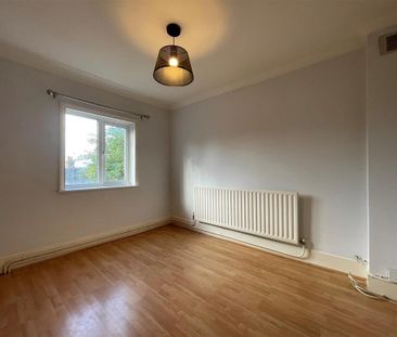 2 bedroom end of terrace house to rent - Photo 3
