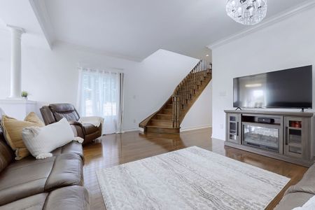 For Lease - 194 Tom Taylor Crescent, Newmarket, Ontario - Photo 3