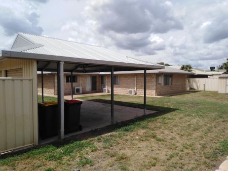 9 Jeppesen Drive, Emerald, QLD 4720 - Photo 2