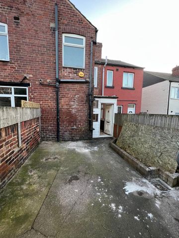 2 bedroom terraced house to rent - Photo 4