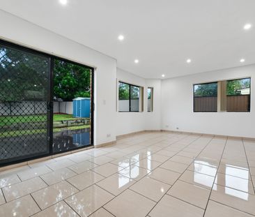 Spacious 4 Bedroom Double Brick Duplex in Prime Location - Photo 3