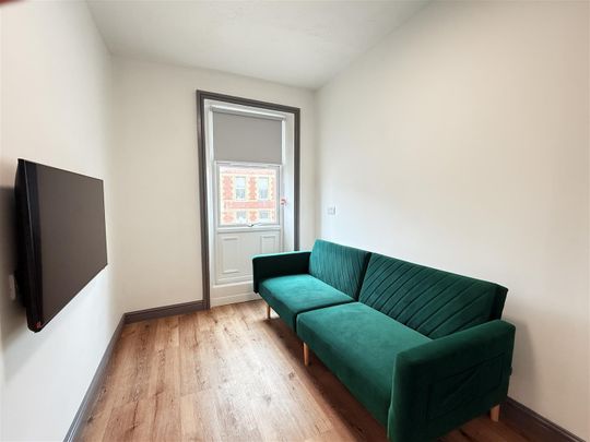 Flat B, 49 Holyhead Road - Photo 1