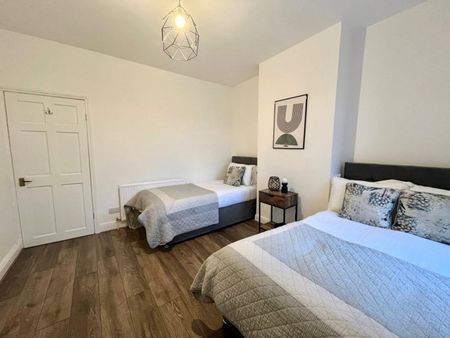 2 bedroom House To Let Total Size: 679 SQ FT - Photo 3