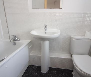 3 bedroom detached house to rent - Photo 4