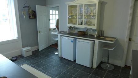 3 bedroom semi-detached house to rent - Photo 5