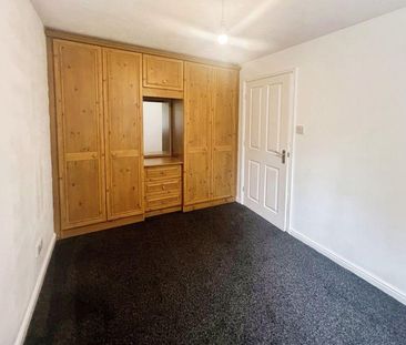 2 bedroom mews to rent - Photo 6