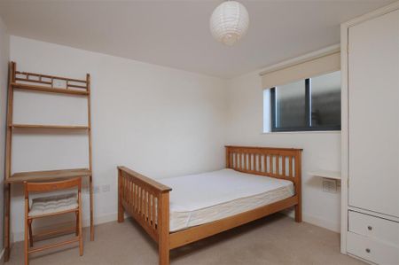 3 bedroom flat to rent - Photo 2