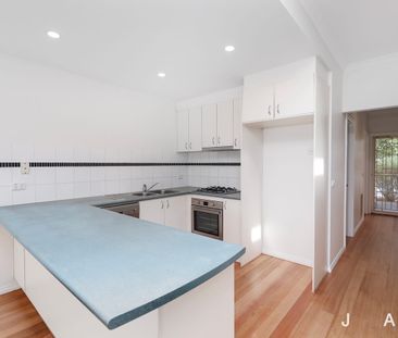 Well Presented and Perfectically Positioned 3-Bedroom Family Home - Photo 3