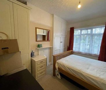 Park Avenue, Southall, UB1 - Photo 5