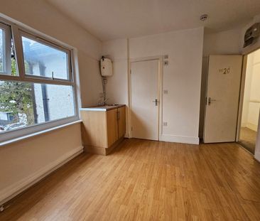 Studio Flat, Ashbourne Avenue, NW11 - Photo 2