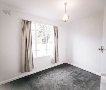 4 Huntington Street: Modernized Comfort Near Schools and Shops - Photo 4