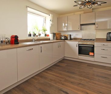 5 bedroom Detached house to rent - Photo 3