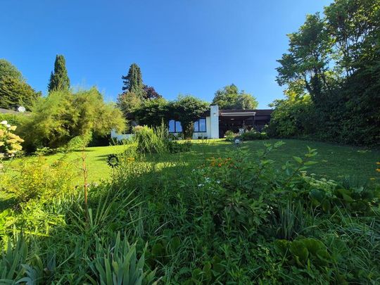 Großzügiger Bungalow mit Gebirgsblick und Außenpool im Herzen von Leonding! 250 m² WNFL, Grund 2.156 m², Doppelgarage! - Foto 1