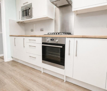 3 bedroom flat to rent - Photo 3