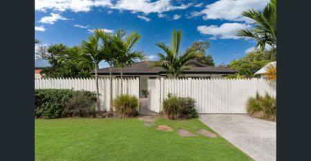 Beach house in town! - Photo 3