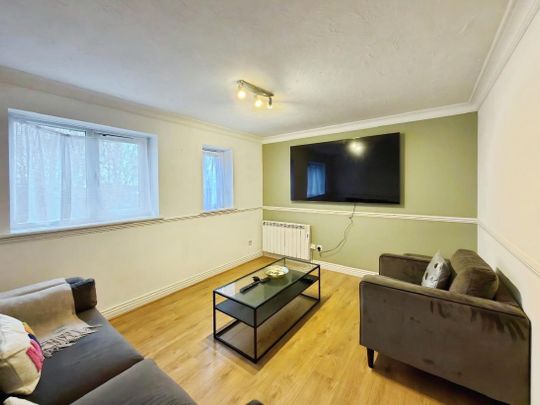 Caravel Close, Chafford Hundred, Grays, RM16 - Photo 1