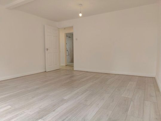2 bedroom ground floor flat to rent - Photo 1
