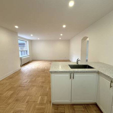 2696 LAKE SHORE BLVD. W. 4 - SPACIOUS 2BR/1BATH, LAUNDRY, STEPS TO TTC - Photo 3