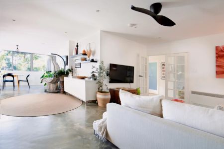 3Bedrooms, 1Bathrooms - Photo 2