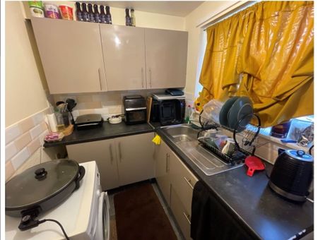 Studio Flat, Barnsdale Road, LE4 - Photo 3