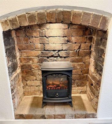 East Street, Grantham, Lincolnshire, NG31 - Photo 1