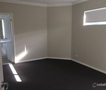 Stylish Three-Bedroom Villa in a Prime Location - Photo 2