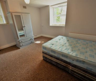 3 bedroom Flat in Flat 15, Leeds - Photo 3