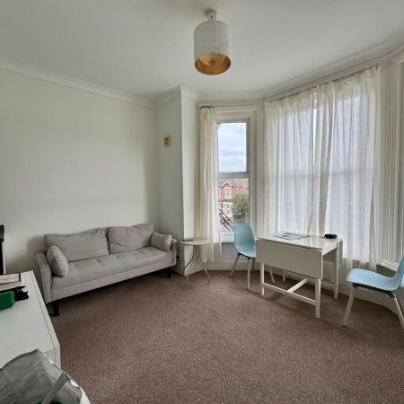 Hill Lane, Southampton - Photo 1