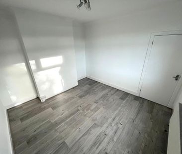 3 bedroom detached bungalow to rent - Photo 3