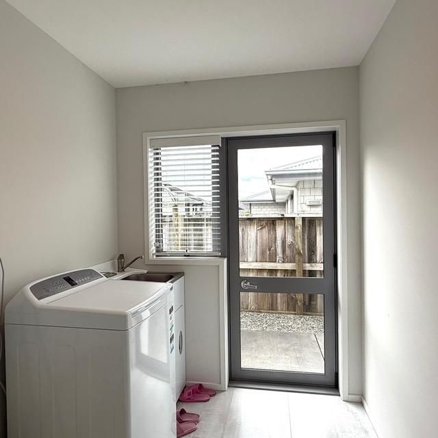 Executive Family Home - Exceptional, Stylish & Triple Living - Photo 1