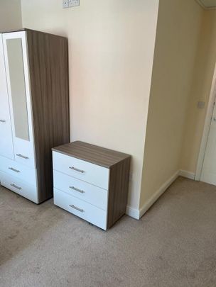 1 bedroom in a house share to rent - Photo 1