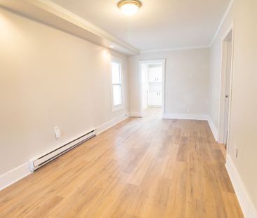 71 John St, Welland - 2 Bedroom House - Photo 1