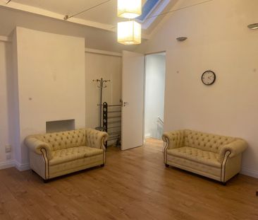 2 Bed Flat, Pinner Road, HA1 - Photo 2